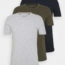 Sortie 👍 Pier One 3 PACK - T-shirt basique qualité absolue t-shirts & polos col rond homme 😍 28 Sortie 👍 Pier One 3 PACK - T-shirt basique qualité absolue t-shirts & polos col rond homme 😍 -Pier One Soldes Magasin 00206f6ad82140d989ecd9e501c39cda 2
