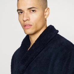 Coupon 🎁 Pier One Peignoir En promotion sous-vêtements & chaussettes col châle homme 🔔 15 Coupon 🎁 Pier One Peignoir En promotion sous-vêtements & chaussettes col châle homme 🔔 -Pier One Soldes Magasin 053a8565eeb64f769be3f18f99cda130