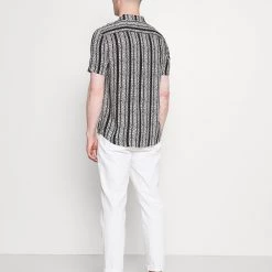 Vente flash ✨ Pier One Chemise 50% Off De Vente chemises col revers homme 👏 -Pier One Soldes Magasin 06ea09d4382240ed8857e1c9674df009