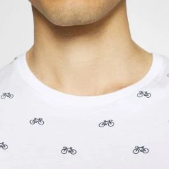 Meilleur prix 🔔 Pier One Pas Cher T-shirt imprimé t-shirts col rond homme 🔥 -Pier One Soldes Magasin 0a9840b5875c4df99a3c95a6a2802caa