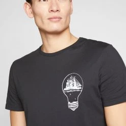 Les meilleures critiques de 🎉 Prix Imbattable Pier One T-shirt imprimé t-shirts col rond homme ❤️ -Pier One Soldes Magasin 0cd363ce31c44567ad3d471b2691e7d9