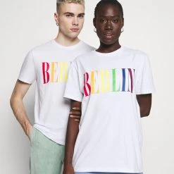 Meilleur prix ✨ Pier One PRIDE - T-shirt imprimé Soldes t-shirts col rond homme 🎁