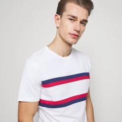 Les meilleures critiques de ❤️ Pier One T-shirt imprimé Prix Sympa t-shirts col rond homme ⭐ -Pier One Soldes Magasin 0dfc1c15e33a4a05a26fa783987caeee