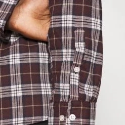 Offres 🧨 Pier One Chemise Prix Raisonnable chemises col kent homme ⭐ 13 Offres 🧨 Pier One Chemise Prix Raisonnable chemises col kent homme ⭐ -Pier One Soldes Magasin 0e1432e3938f405c8b340c32e98df707