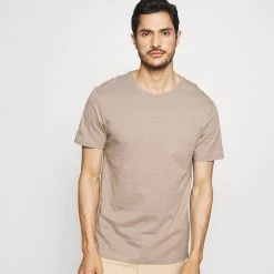 Meilleure affaire 🎁 Vendre-Réclame Pier One 5 PACK - T-shirt basique t-shirts col rond homme 🔥 -Pier One Soldes Magasin 0e4ce5cc6dc246e7ba3a128bd8186087