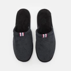 Grosses soldes 🛒 Pier One Chaussons Prix Bradés rond homme ✔️ -Pier One Soldes Magasin 0f55286ea9bc4fef830dc3e303fc3812