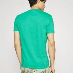 Offres 🛒 Prix Réduit Pier One 2 PACK - T-shirt basique t-shirts col rond homme 👏 11 Offres 🛒 Prix Réduit Pier One 2 PACK - T-shirt basique t-shirts col rond homme 👏 -Pier One Soldes Magasin 1f6bfe19aad747de9172aade26536368