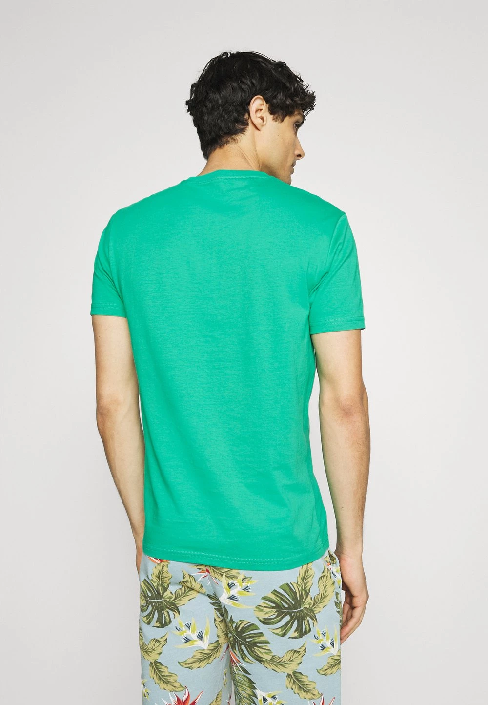 Offres 🛒 Prix Réduit Pier One 2 PACK - T-shirt basique t-shirts col rond homme 👏 5 Offres 🛒 Prix Réduit Pier One 2 PACK - T-shirt basique t-shirts col rond homme 👏 – Image 3