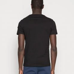 Bon marché ✨ Pier One Prix Accessible 3 PACK - T-shirt basique t-shirts col en v homme ✔️ -Pier One Soldes Magasin 2679cee50cbe4987bedd7be49870e87f