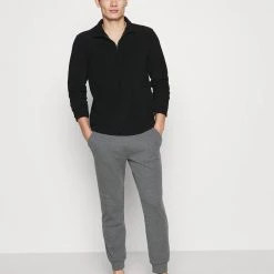Promo 🤩 Pier One Prix Acceptable LOUNGE POLAR FLEECE - Haut de pyjama pyjamas col camionneur homme 🎉 9 Promo 🤩 Pier One Prix Acceptable LOUNGE POLAR FLEECE - Haut de pyjama pyjamas col camionneur homme 🎉 -Pier One Soldes Magasin 2eeb7b6b4204486390203e2fa63121d5