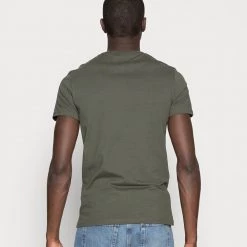 Meilleure affaire 🎁 Prix Préférentiel Pier One 3 PACK - T-shirt basique t-shirts col rond homme 🤩 21 Meilleure affaire 🎁 Prix Préférentiel Pier One 3 PACK - T-shirt basique t-shirts col rond homme 🤩 -Pier One Soldes Magasin 302b28ae9cfb4ba48ebdbc5d108d4998