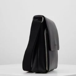 Meilleure vente 🌟 Pier One Sac bandoulière Promos sacs fermoir aimant&eacute; homme 👍 -Pier One Soldes Magasin 31f79a3e49c140948dedcd6cc64eb1eb