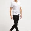 Meilleure affaire 🛒 Pier One Prix Compétitif 2 PACK - T-shirt basique t-shirts col en v profond homme 🔥 2 Meilleure affaire 🛒 Pier One Prix Compétitif 2 PACK - T-shirt basique t-shirts col en v profond homme 🔥 -Pier One Soldes Magasin 357bed3643804e7e9b61006712661f33