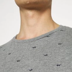 Acheter 🎉 Pier One T-shirt imprimé Prix Allégé t-shirts col rond homme 🛒 -Pier One Soldes Magasin 357d2b4763f147f49bd89379c32e8d23