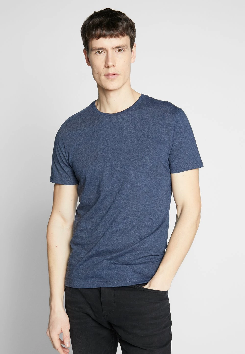 Sortie 👍 Pier One 3 PACK - T-shirt basique qualité absolue t-shirts & polos col rond homme 😍 5 Sortie 👍 Pier One 3 PACK - T-shirt basique qualité absolue t-shirts & polos col rond homme 😍 – Image 3