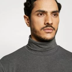 Offres 🛒 Pier One Prix Exclusifs T-shirt à manches longues t-shirts col roulé homme ✔️ 15 Offres 🛒 Pier One Prix Exclusifs T-shirt à manches longues t-shirts col roulé homme ✔️ -Pier One Soldes Magasin 3a3b542ffa82404fbec6174627bbfba6