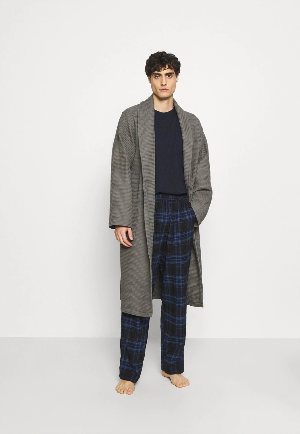 Grosses soldes đ§š Pier One Discount En Ligne Peignoir sous-vĂȘtements & chaussettes col châle homme â 4 Grosses soldes đ§š Pier One Discount En Ligne Peignoir sous-vĂȘtements & chaussettes col châle homme â â Image 2