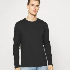 Tout neuf 🤩 Pier One 3 PACK - T-shirt à manches longues Qualité Supérieure t-shirts col rond homme 😍 16 Tout neuf 🤩 Pier One 3 PACK - T-shirt à manches longues Qualité Supérieure t-shirts col rond homme 😍 -Pier One Soldes Magasin 42813d3e19d346de86e461eeaf98a67e