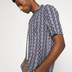 Les meilleures critiques de ✔️ Prix Aimable Pier One Chemise chemises col revers homme 😍 -Pier One Soldes Magasin 43188b5972074c1898fb0fb01ef00f9f