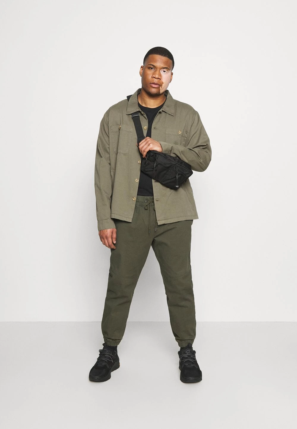 Coupon ✔️ Prix Accessible Pier One 5 PACK - T-shirt basique t-shirts col rond homme 🔔 3 Coupon ✔️ Prix Accessible Pier One 5 PACK - T-shirt basique t-shirts col rond homme 🔔