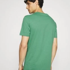 Top 10 🛒 Pier One 5 PACK - T-shirt basique Meilleur Prix Garanti t-shirts col rond homme 👍 -Pier One Soldes Magasin 4c736ded4f214a2aa27857aa3d0c29fa