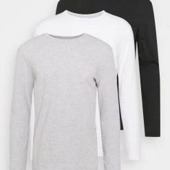 Tout neuf 🤩 Pier One 3 PACK - T-shirt à manches longues Qualité Supérieure t-shirts col rond homme 😍 18 Tout neuf 🤩 Pier One 3 PACK - T-shirt à manches longues Qualité Supérieure t-shirts col rond homme 😍 -Pier One Soldes Magasin 5065377fc72c4fd496763a2b57fb6a7f 2