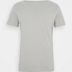 Top 10 ✔️ Plus Bas Prix De Vente Pier One T-shirt basique t-shirts encolure large ronde homme 🧨 -Pier One Soldes Magasin 50a7d4b6c52c4f8db77eac36a523afec 1
