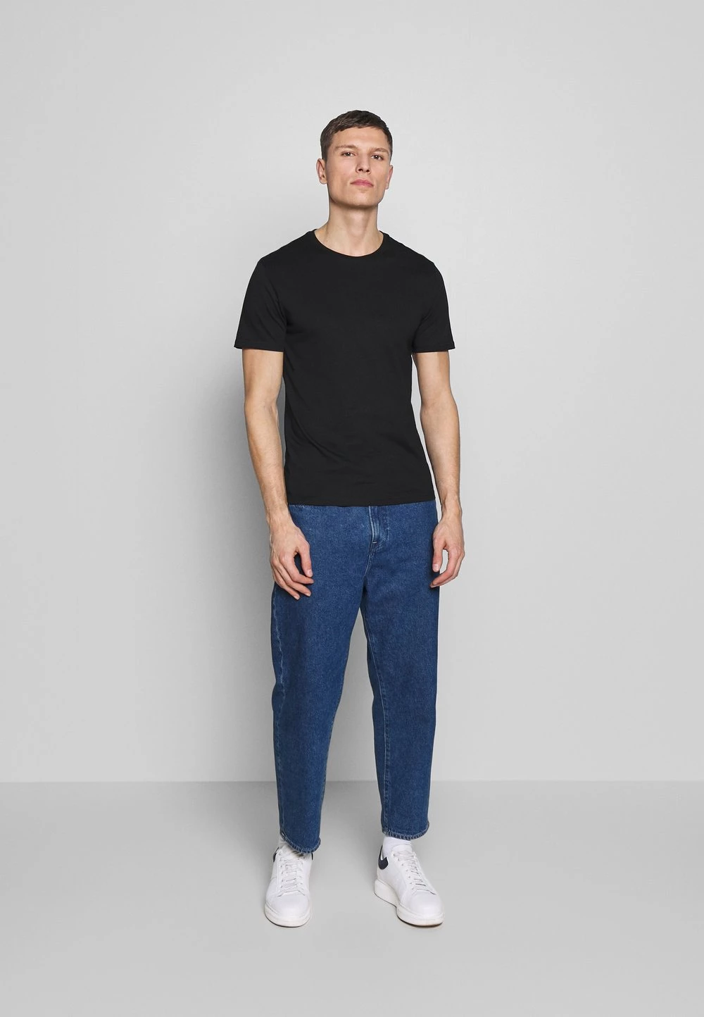 Le moins cher ✔️ Prix Discount Pier One 5 PACK - T-shirt basique t-shirts col rond homme ⭐ 3 Le moins cher ✔️ Prix Discount Pier One 5 PACK - T-shirt basique t-shirts col rond homme ⭐