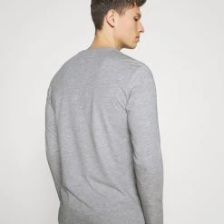 Le moins cher 🎁 Prix Cassé Pier One 2 PACK - T-shirt à manches longues t-shirts col rond homme 🔥 -Pier One Soldes Magasin 5d11c795627a43d3ae83293311d17f0a