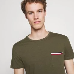 Offres 🧨 Prix Raisonnable Pier One T-shirt basique t-shirts col rond homme ❤️ -Pier One Soldes Magasin 5f12aa30318b419f92368c6b4c00c456