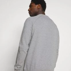 Bon marché 👍 Pier One Prix Affortable 3 PACK - Sweatshirt sweats & hoodies col rond homme ✔️ -Pier One Soldes Magasin 5f9ced6afa074cd799298bedb83080a9