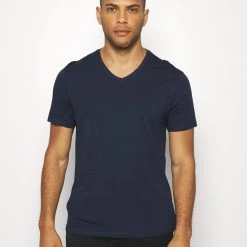 Bon marché ✔️ Prix Affortable Pier One 3 PACK - T-shirt basique t-shirts col en v homme 🛒 -Pier One Soldes Magasin 61b679ddf2ed4cda8bf2c9c2d0e3e185