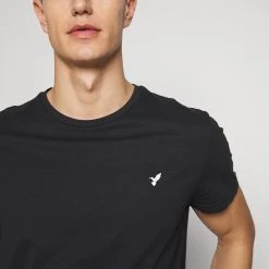 Budget ⌛ Prix d’Amis Pier One T-shirt basique t-shirts & polos col rond homme 🎉 -Pier One Soldes Magasin 637f78d11e5f4cbfbb5a7737a4a1b36f