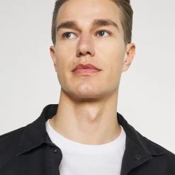 Bon marché ✔️ Pier One Prix Réduit CHEST POCKET TEE - T-shirt imprimé t-shirts col rond homme 😀 15 Bon marché ✔️ Pier One Prix Réduit CHEST POCKET TEE - T-shirt imprimé t-shirts col rond homme 😀 -Pier One Soldes Magasin 65733e72e83c4e81a59cf73b67059f84