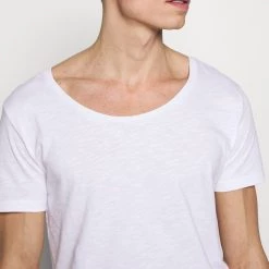 Top 10 ✔️ Plus Bas Prix De Vente Pier One T-shirt basique t-shirts encolure large ronde homme 🧨 -Pier One Soldes Magasin 673a9516294949369af94e6780886e05