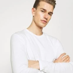 Tout neuf 🤩 Pier One 3 PACK - T-shirt à manches longues Qualité Supérieure t-shirts col rond homme 😍 17 Tout neuf 🤩 Pier One 3 PACK - T-shirt à manches longues Qualité Supérieure t-shirts col rond homme 😍 -Pier One Soldes Magasin 6f9a8b5c3b4f43f4b9bc91200799655e