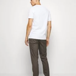 Top 10 ⌛ Pier One Prix Bradés 2 PACK - T-shirt basique t-shirts col en v profond homme ✨ -Pier One Soldes Magasin 75d02437a8b44cafaa16a48532d0135e