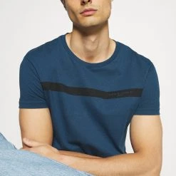 Vente flash 🧨 Pier One T-shirt imprimé Garantie De Qualité 100% t-shirts col rond homme 🌟 -Pier One Soldes Magasin 7c56f1614d2349baab8c62bf4cf51663