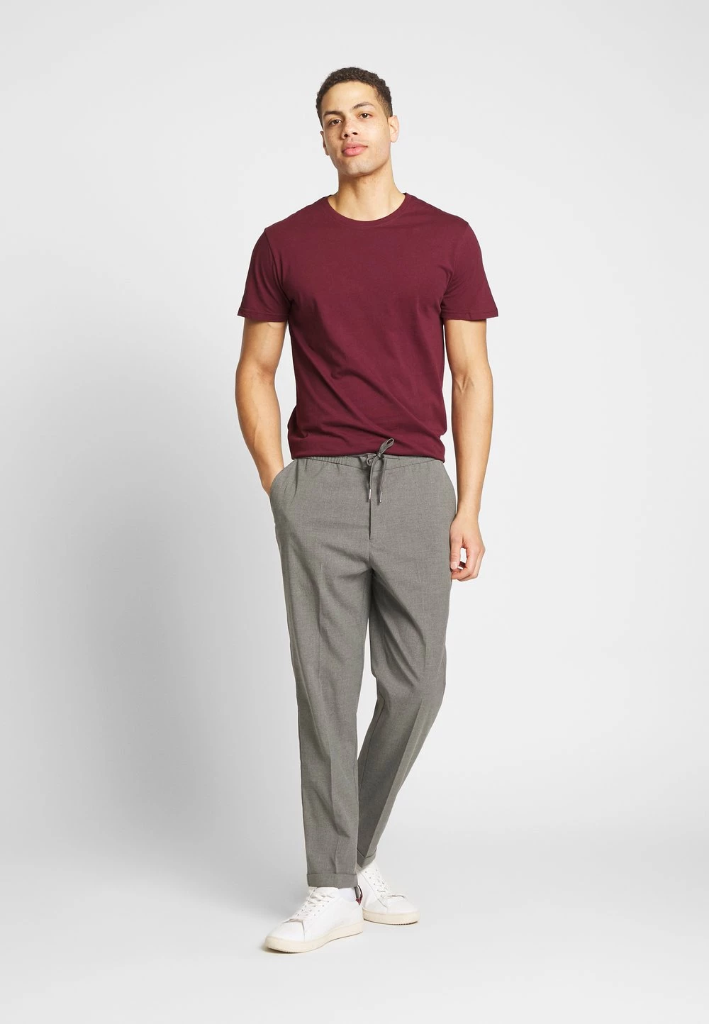 Meilleur prix 👏 Soldes Pier One 3 PACK - T-shirt basique t-shirts col rond homme 🌟 4 Meilleur prix 👏 Soldes Pier One 3 PACK - T-shirt basique t-shirts col rond homme 🌟 – Image 2