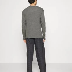 Grosses soldes 🤩 Pier One Pyjama Prix Affortable pyjamas normale homme 🧨 -Pier One Soldes Magasin 841b08da6e09414dbed3d4b7034bd2d9