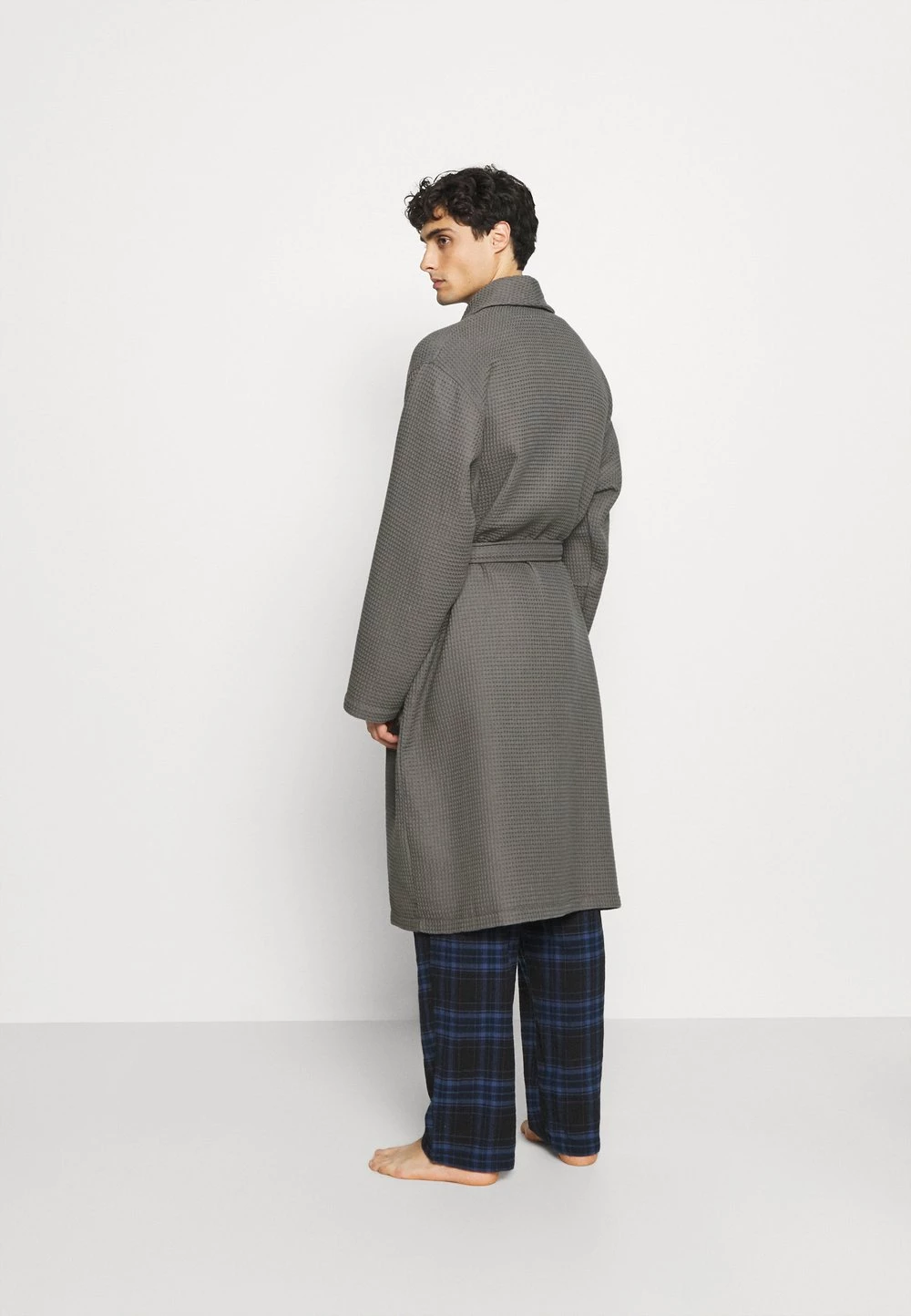 Grosses soldes đ§š Pier One Discount En Ligne Peignoir sous-vĂȘtements & chaussettes col châle homme â 5 Grosses soldes đ§š Pier One Discount En Ligne Peignoir sous-vĂȘtements & chaussettes col châle homme â â Image 3