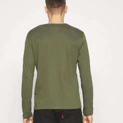 Budget 🎁 Pier One T-shirt à manches longues Prix Imbattable t-shirts col rond homme 🛒 -Pier One Soldes Magasin 882b609b1cf64e4db6573d4e2e33e0a4