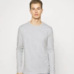 Tout neuf 🤩 Pier One 3 PACK - T-shirt à manches longues Qualité Supérieure t-shirts col rond homme 😍 15 Tout neuf 🤩 Pier One 3 PACK - T-shirt à manches longues Qualité Supérieure t-shirts col rond homme 😍 -Pier One Soldes Magasin 8911321ff3984ab692173f89abc6e6f1