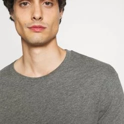 Grosses soldes 🤩 Pier One Pyjama Prix Affortable pyjamas normale homme 🧨 -Pier One Soldes Magasin 8eca8468bd0549f38d542e8d800d8311