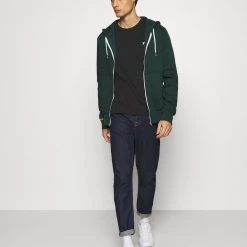 Grosses soldes ⭐ Pier One Vendre-Réclame T-shirt imprimé t-shirts & polos col rond homme ⭐ 11 Grosses soldes ⭐ Pier One Vendre-Réclame T-shirt imprimé t-shirts & polos col rond homme ⭐ -Pier One Soldes Magasin 99e16c3ea32a41d5bc458dc9715055bf