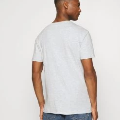 De gros 🛒 Pier One 5 PACK - T-shirt basique Prix Avantageux t-shirts col rond homme ✨ -Pier One Soldes Magasin 9d1b59e1dbf14760a9796f19e52e21e2