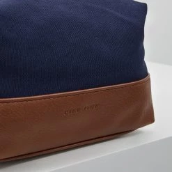 Meilleure affaire ⌛ Pier One UNISEX - Trousse de toilette En promotion accessoires, sets et coffrets ✨ -Pier One Soldes Magasin a9ce5305f1b34224bfa1779988ff62df