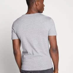 Les meilleures critiques de ⌛ Pier One Prix Équitable 3 PACK - T-shirt basique t-shirts col en v homme 🔥 -Pier One Soldes Magasin b3e2272097fd45d28e31884f564c0681