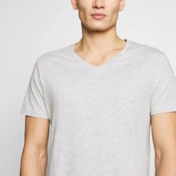 De gros ✔️ Pier One T-shirt basique Soldes t-shirts col en v homme 😍 -Pier One Soldes Magasin b93d2f988aea47eba1df9aff8e88ae00