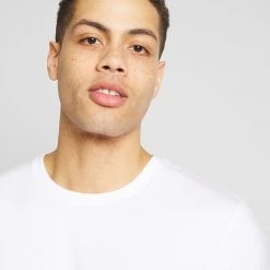 Meilleur prix 👏 Soldes Pier One 3 PACK - T-shirt basique t-shirts col rond homme 🌟 21 Meilleur prix 👏 Soldes Pier One 3 PACK - T-shirt basique t-shirts col rond homme 🌟 -Pier One Soldes Magasin bb58520a3fdd4addbd204975d9a479ed